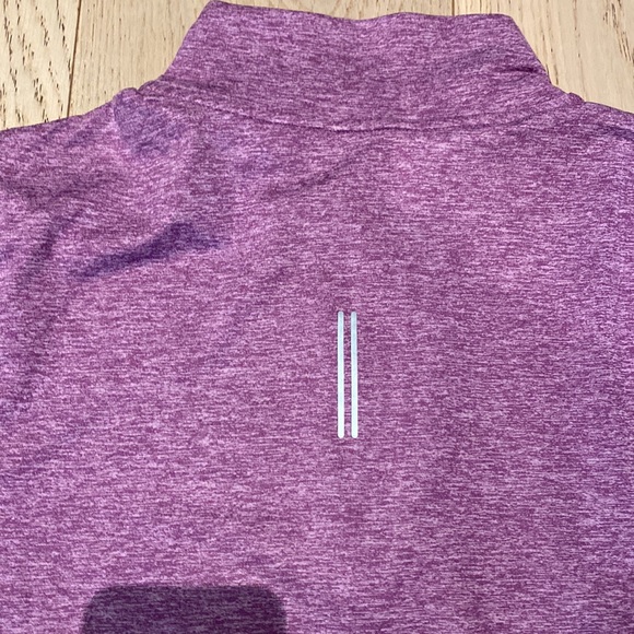Peloton/ Nike dry fit, ELEMENT 1/2 ZIP LONG SLEEVE - Picture 7 of 9